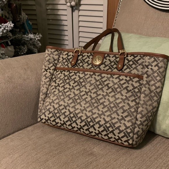 NWT Tommy Hilfiger Bag - Picture 1 of 6